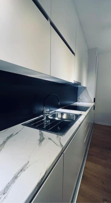 Priam Apartment Приштина Екстер'єр фото