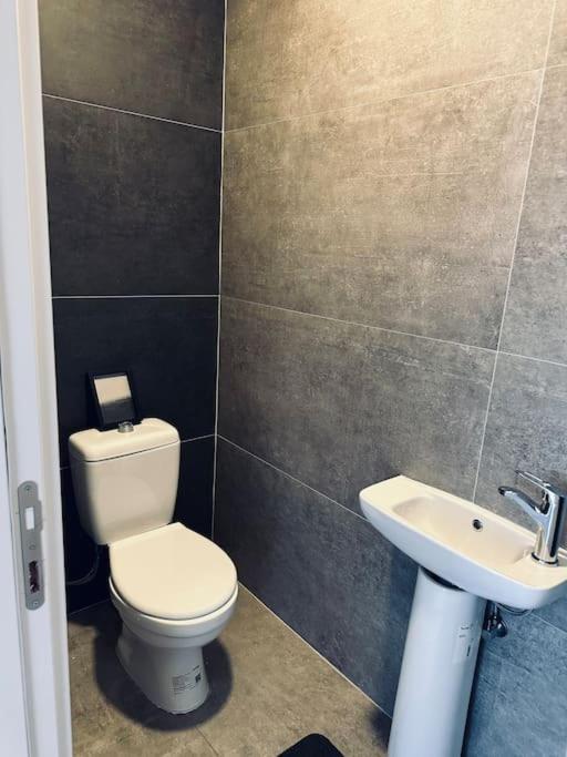 Priam Apartment Приштина Екстер'єр фото