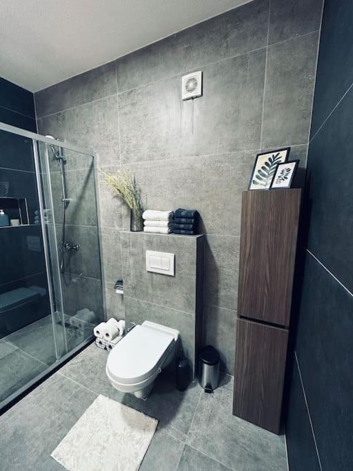 Priam Apartment Приштина Екстер'єр фото