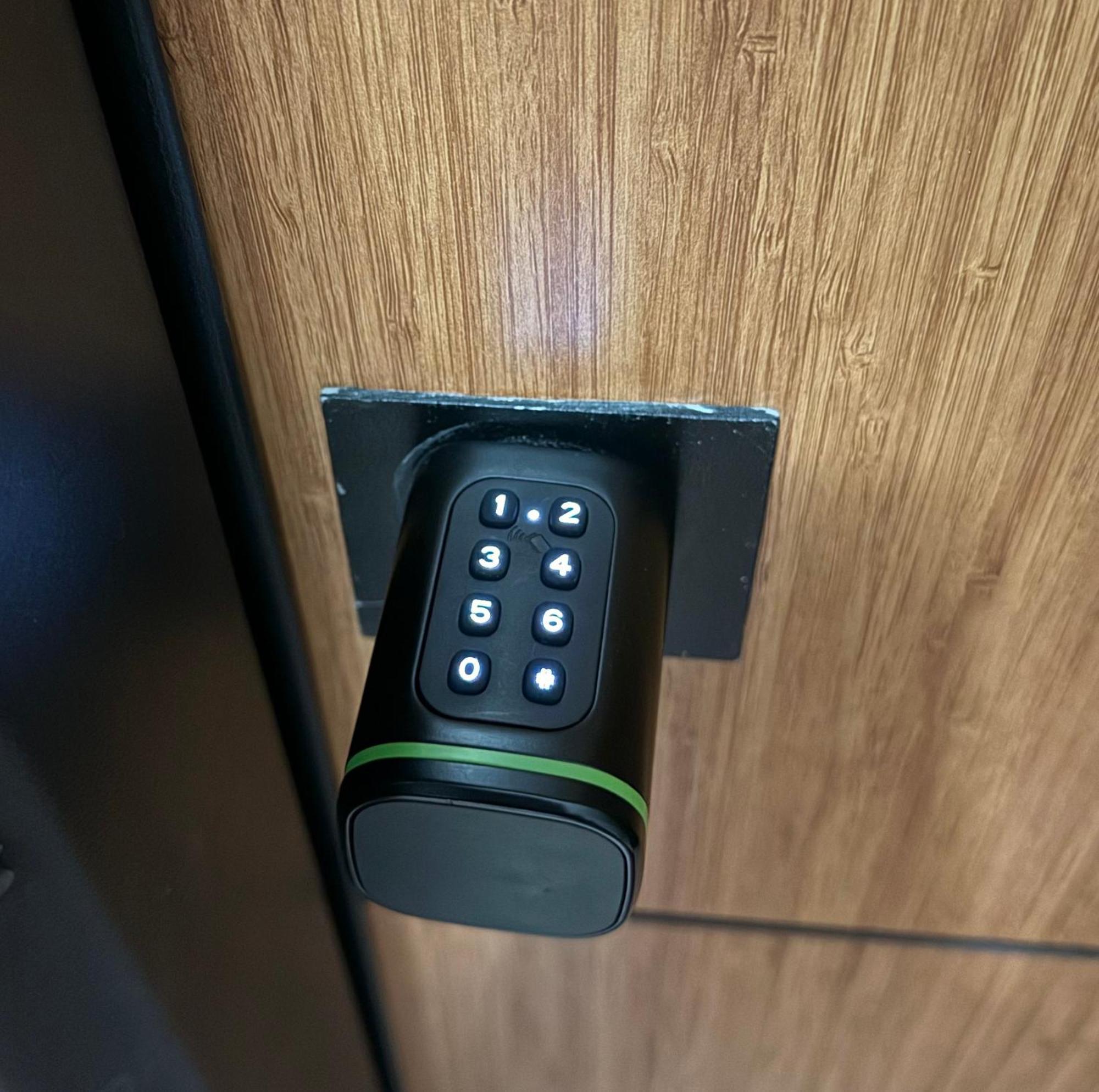Priam Apartment Приштина Екстер'єр фото