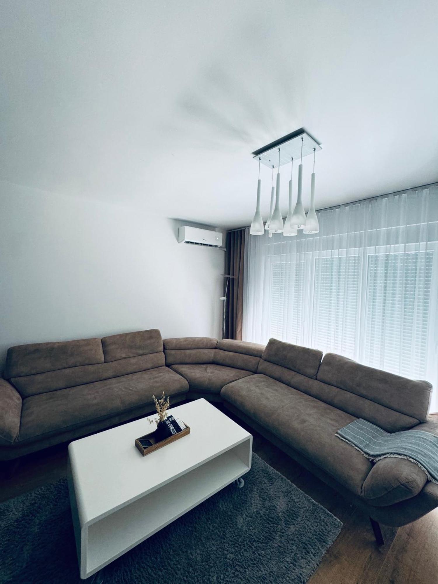Priam Apartment Приштина Екстер'єр фото